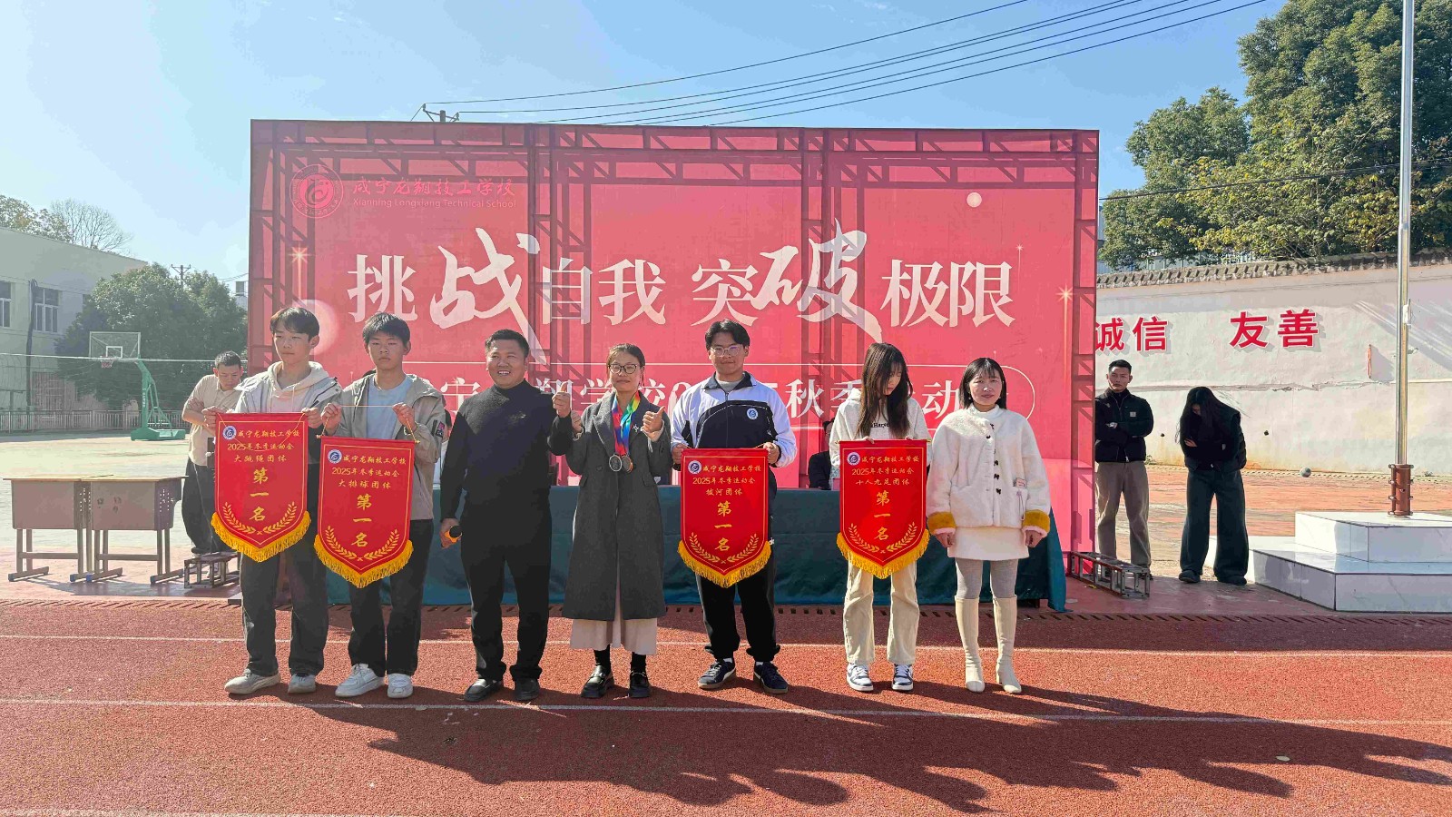 111137111.jpg 11291425_00.jpg